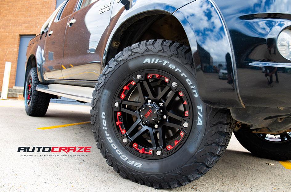 TOYOTA HILUX N70 4WD T01 SATIN BLACK WITH RED INSERTS